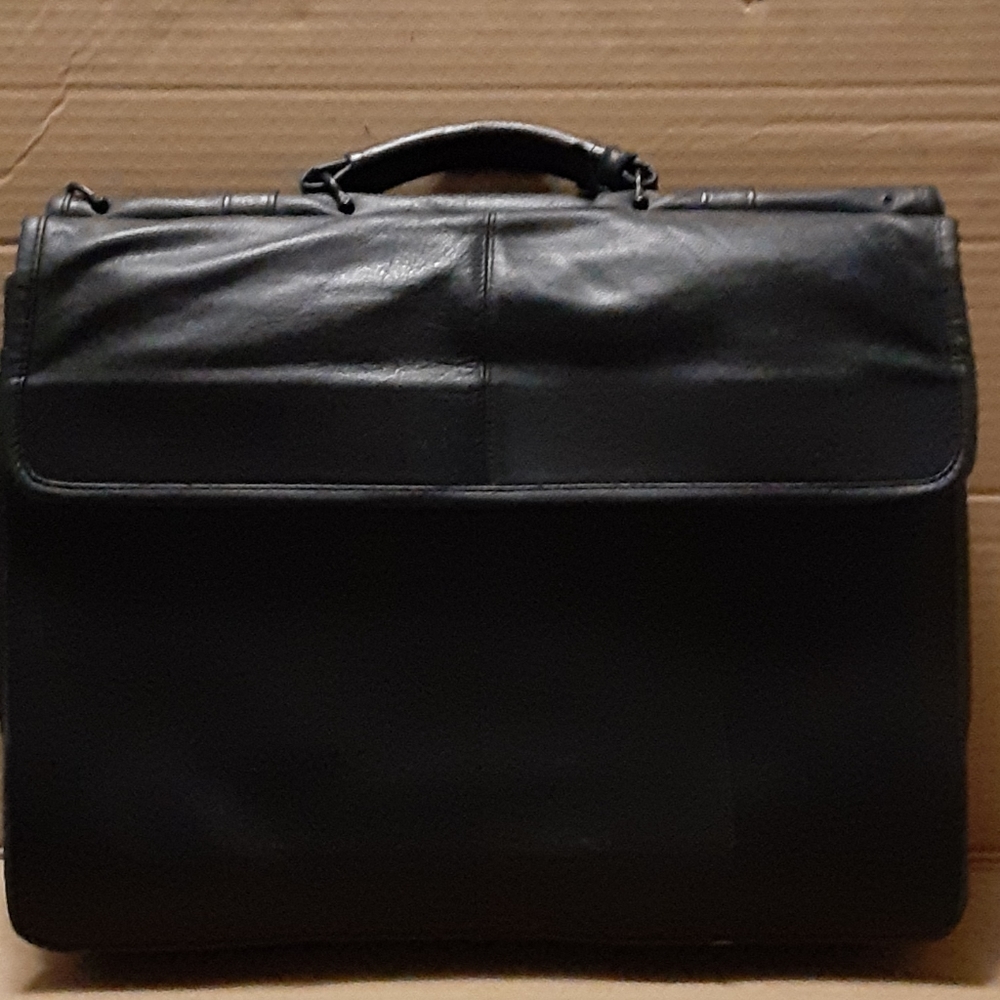 Black Leather Multi-Purpose Messenger/Business Bag - image 3